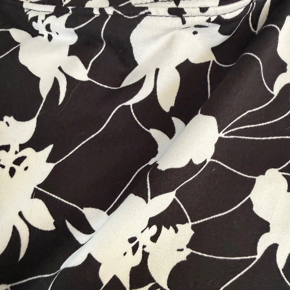 Tranquility Skort Size M Black White Floral Tennis Pickleball Golf Yoga Walking‎